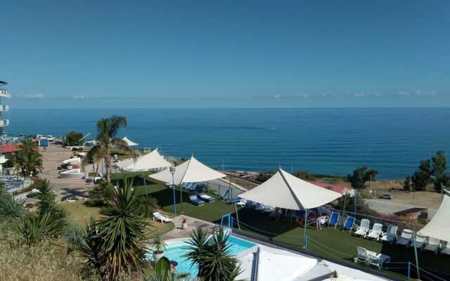 Tus' Hotel
