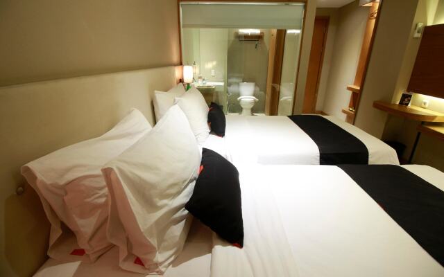 Yellow Star Ambarukmo Hotel