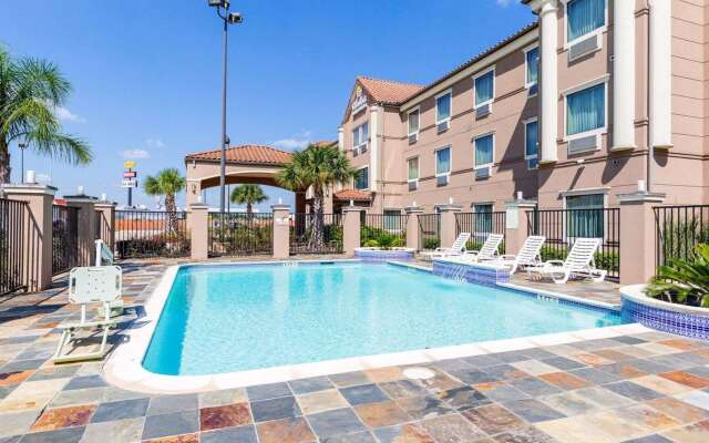 Comfort Inn And Suites Winnie
