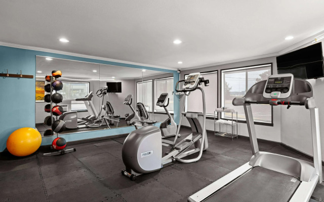 Days Inn by Wyndham Lakewood South Tacoma