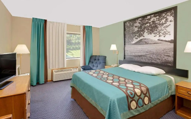 Super 8 by Wyndham Macomb