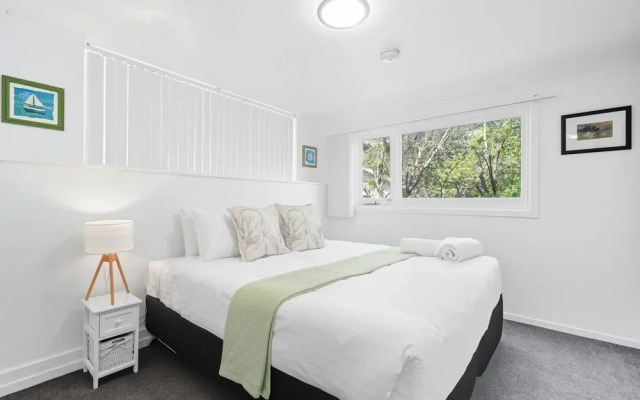 Charming Maning Ave - 2 Bedroom Unit