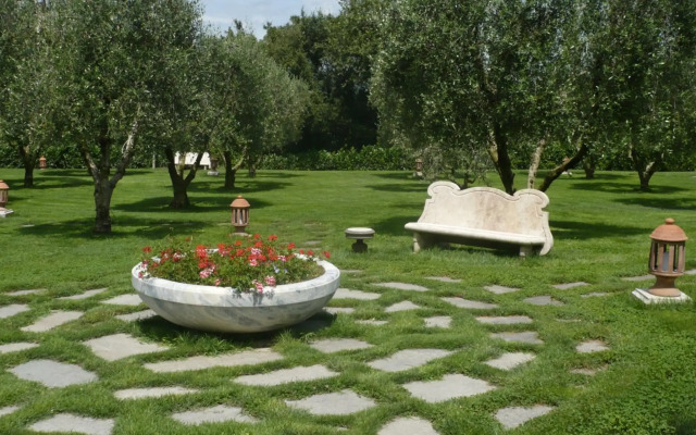 Sovana Hotel & Resort