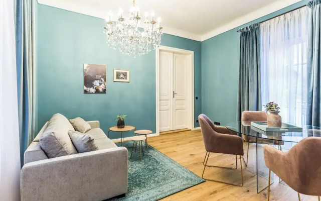 Roksoxhome Designer Boutique Apartment