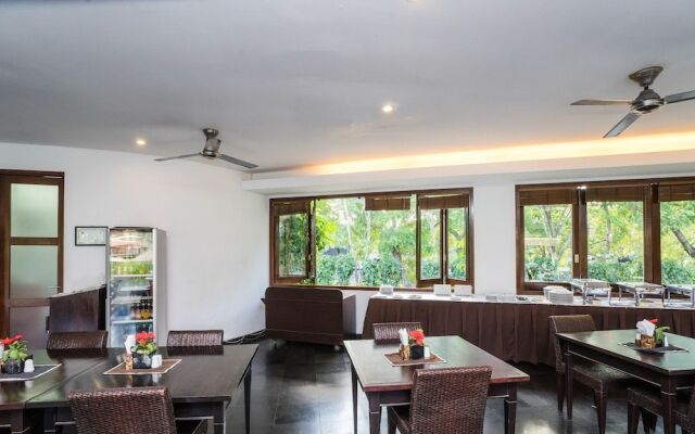 16 bedroom villa river side Legian