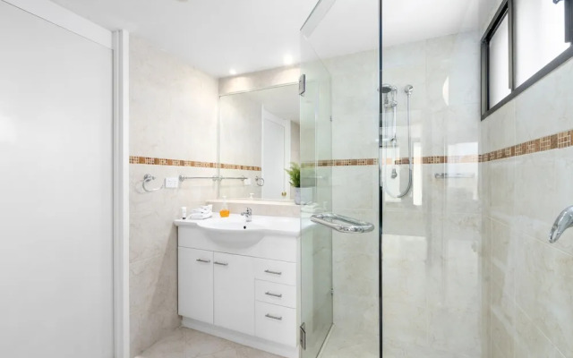 Premiere Apartments -HR Surfers Paradise