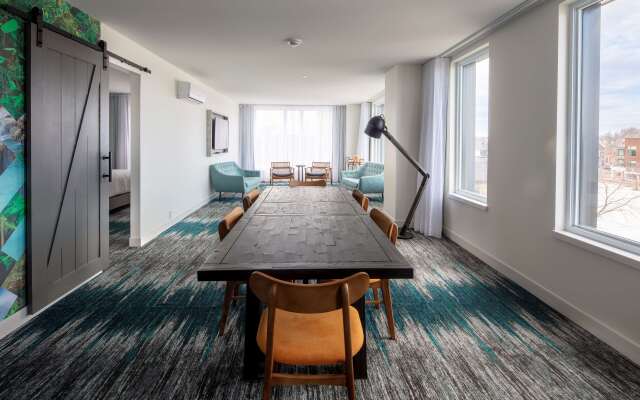 Canvas Moncton, Tapestry Collection by Hilton