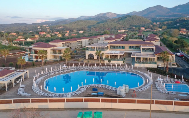 Almуros Beach Resort and Spa