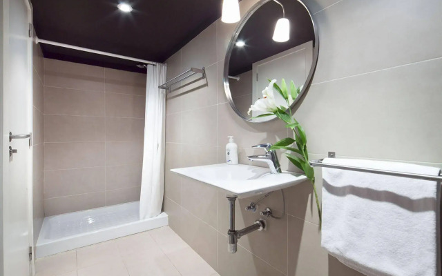 Inside Barcelona Apartments Sants