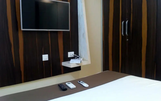 Hotel Maval Grand