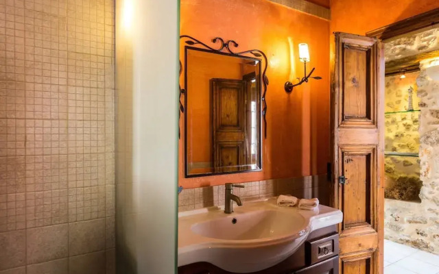 Venetian Rimondi Fountain Mansion - Built In 1626