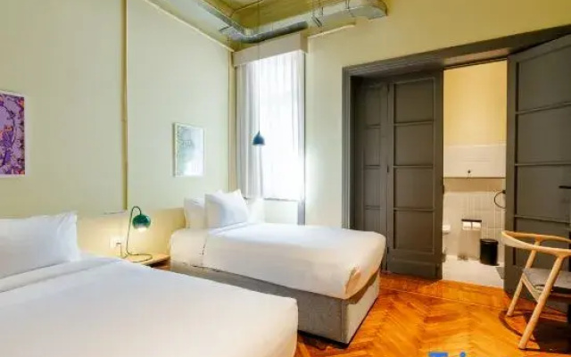 Grey l Studio Apartments Downtown Alexandria Menasce House