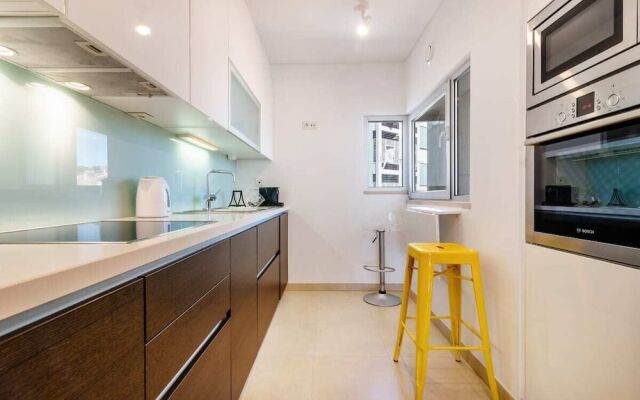 Gorgeous Apartment in Alges With Stunning Rooftop Pool