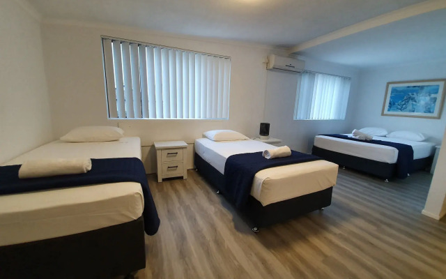 Montego Mermaid Beach Motel