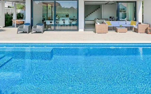 Modern Villa With Private Pool and Terrace