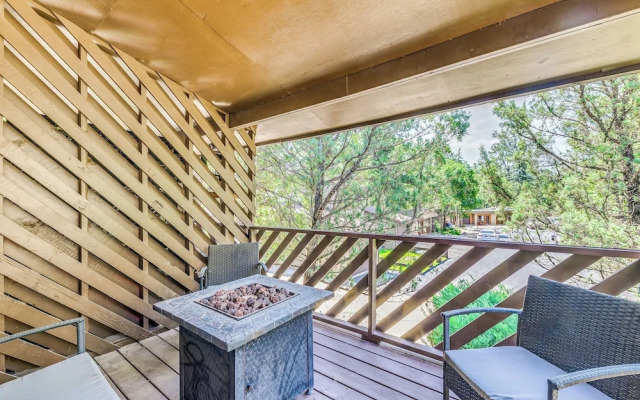 Relaxing Ruidoso Retreat: Walk to Midtown!