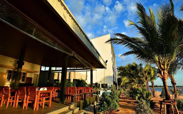 Golden Dragon Beach Resort