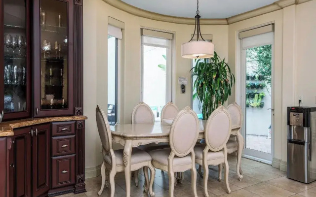 Robmar Mansion - Beverly Hills Mediterranean Estate With Pool & Sport Court