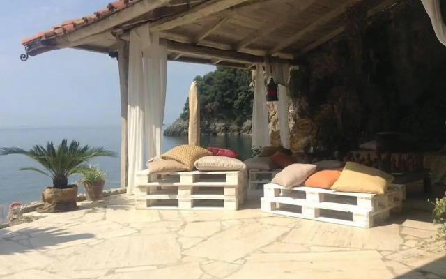Eco del Mare Night and Day Beach Club