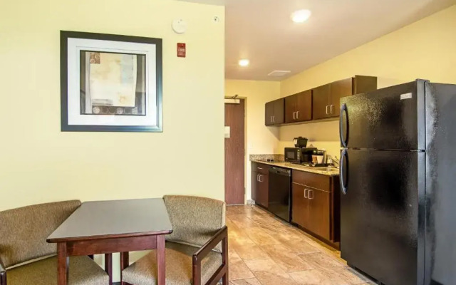 Cobblestone Hotel & Suites - Paxton