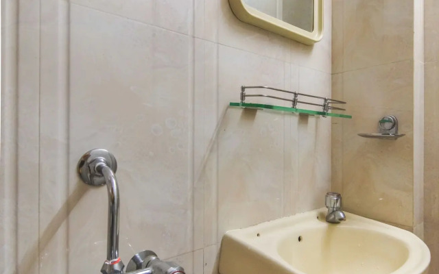 Hotel Nest In, Malad