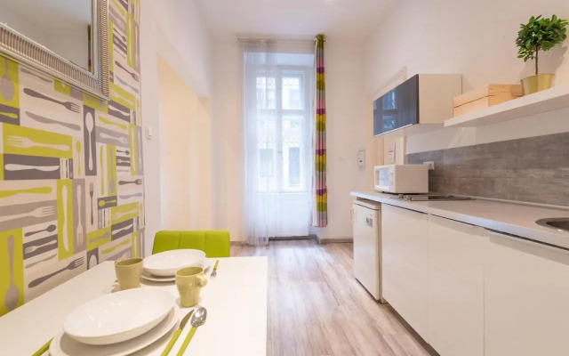 Standard Apartment by Hi5 - West End Center