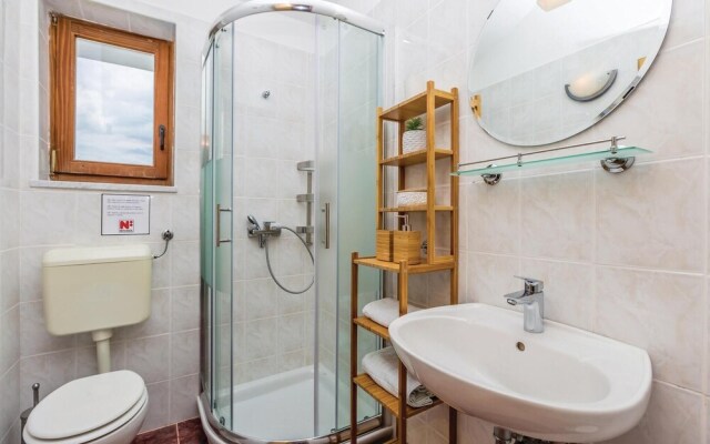 Beautiful Home in Dobrinj With Wifi and 4 Bedrooms