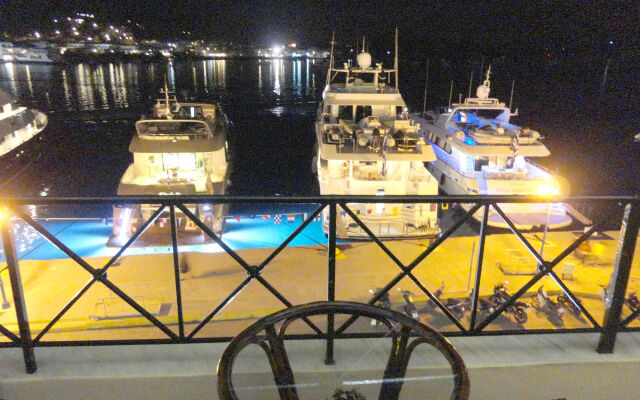 Manessi City Hotel