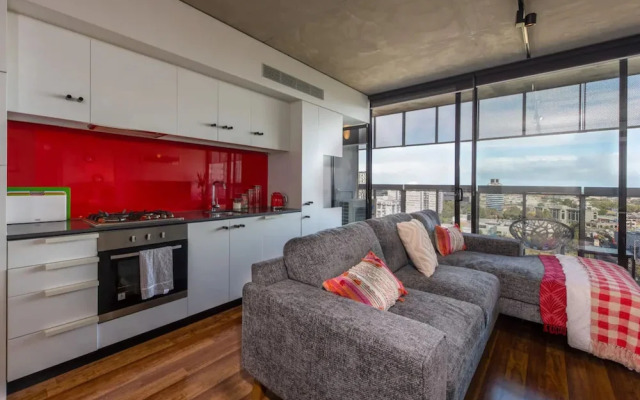 Stylish 2-bed Apt in Southbank With Parking