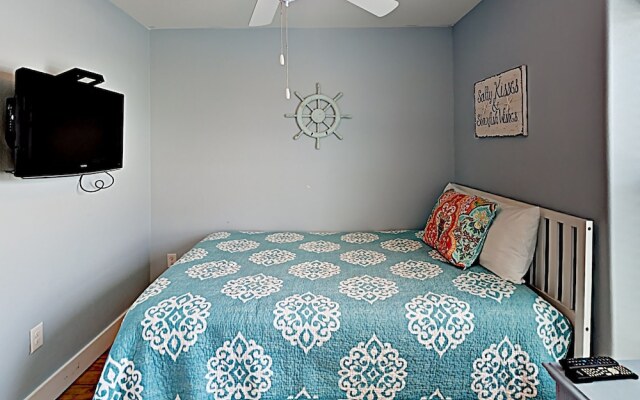 Reel Beachy @ The Commons