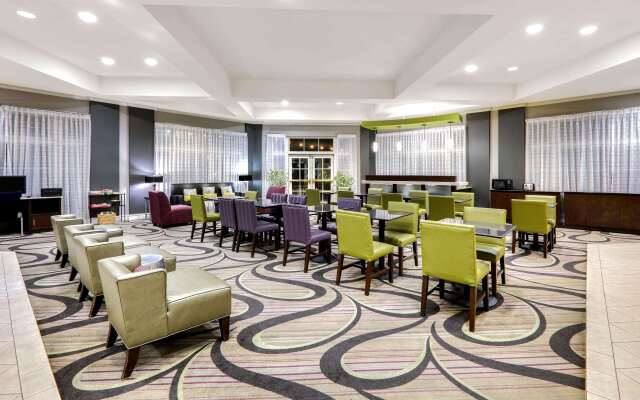 La Quinta Inn & Suites by Wyndham Dallas North Central