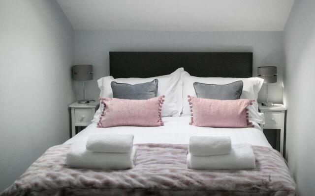 Harlow Apartment 3