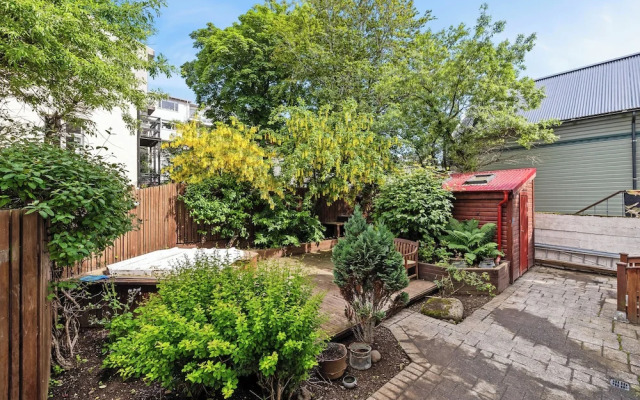 Downtown Baldursbrá Holiday Home