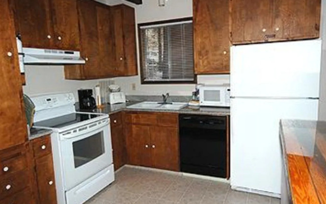 1360 Knoll Lane