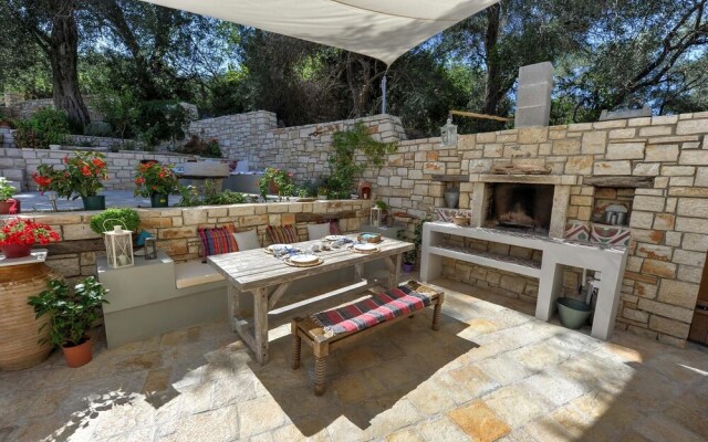 Leonora House With Private Pool Close to Gaios