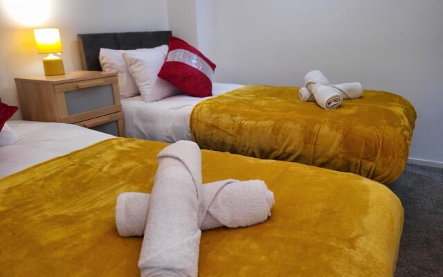 Luxury River View 2-bed Apt, Wifi, Garden, River