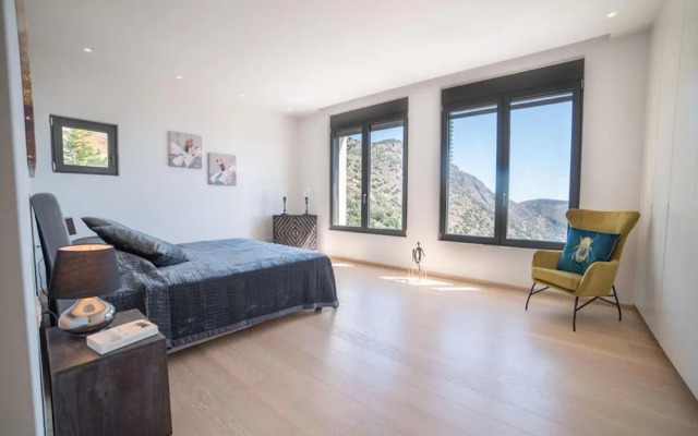 Sea View 6 Bedroom Villa With a Heated Pool