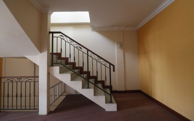 RedDoorz near Nagoya Hill Batam 2