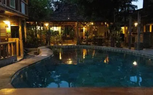 Sunrise Lodge & Lounge