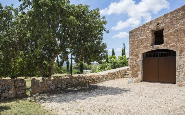 Residence by G Villa Calicant