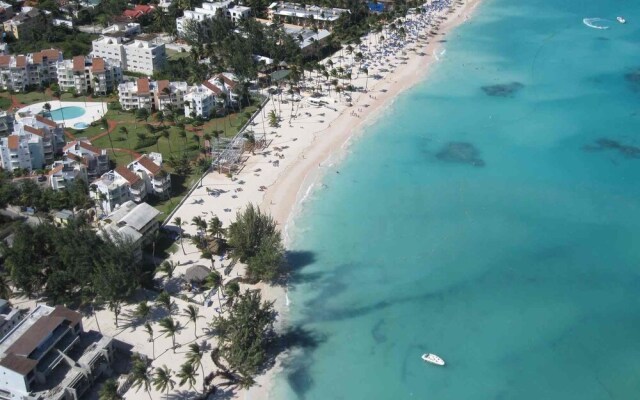 2 Minute Walk to Beach 1bdrm Condo with Pool