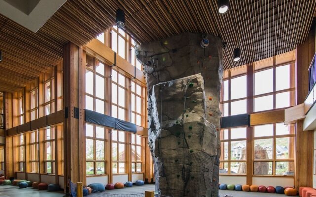 1325 Studio @ The Lodge at Spruce Peak