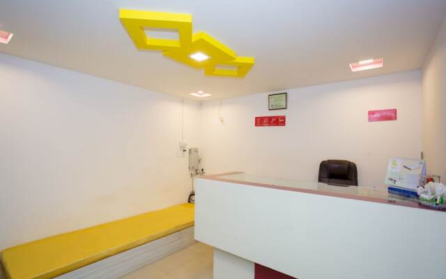 OYO 11758 Royal Hills