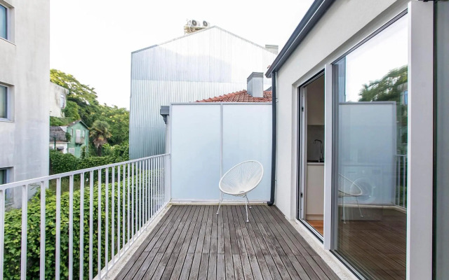 LovelyStay - Cozy 1BR in Santa Catarina w/ Balcony