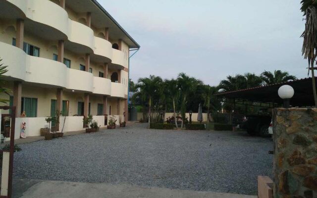 RoomQuest One Bangsaray