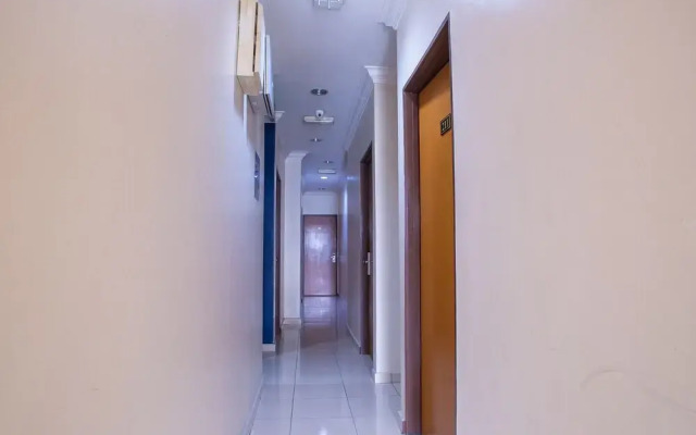 Super OYO 44097 Avatarr Hotel