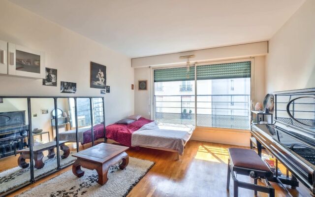 Nice 2 Room Apartment in Paris