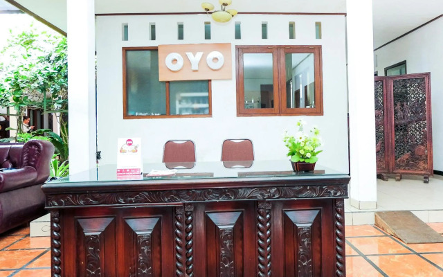 OYO 353 Loesje Guest House Syariah
