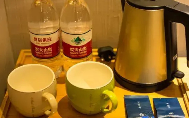 Starway Hotel (Zhengzhou Songshan Road Erqi Wanda Plaza)