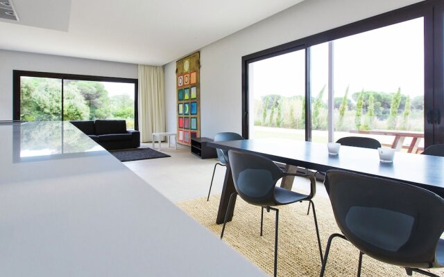 Modern Holiday Home in Sant Andreu de Llavaneres with Swimming Pool